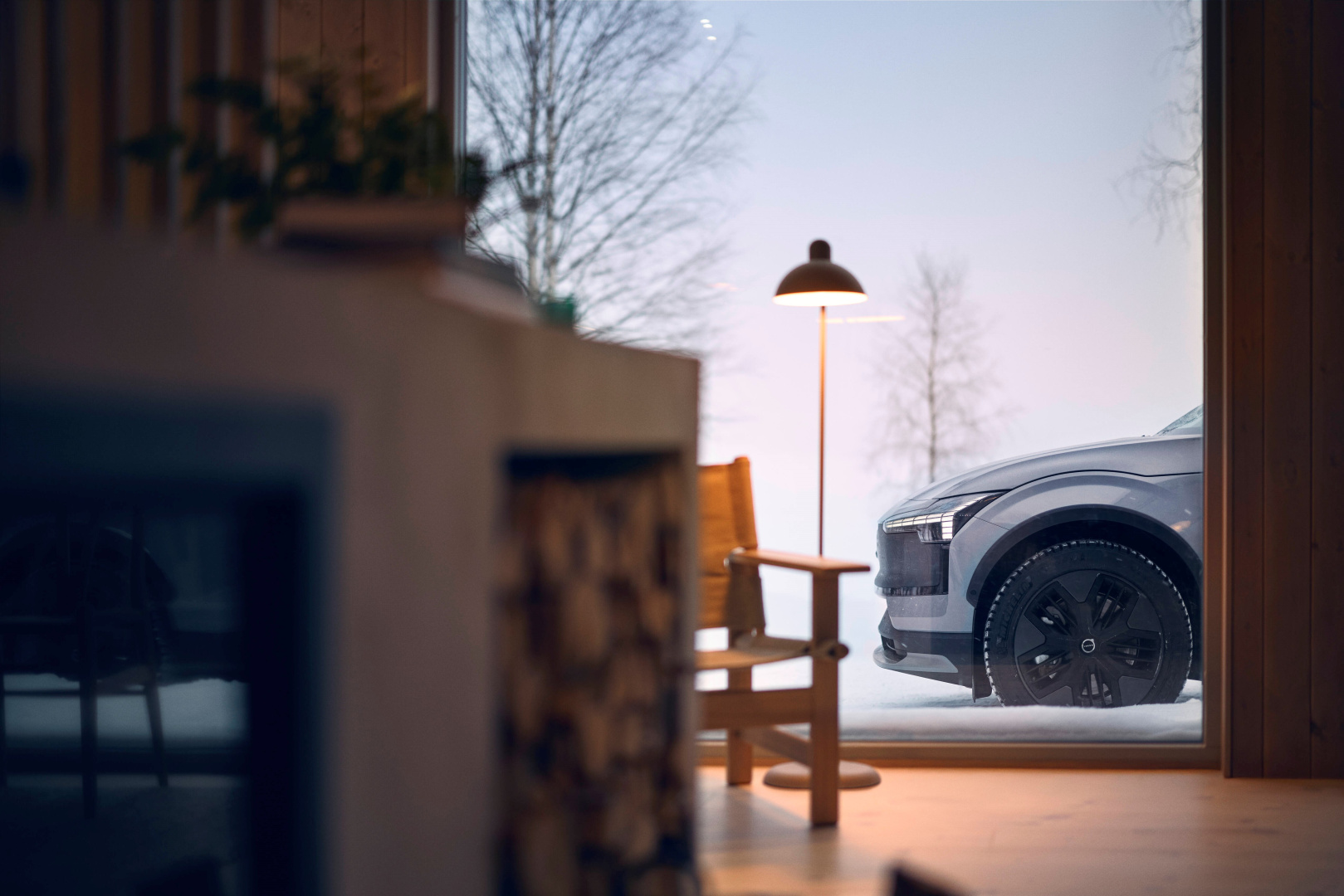 SMALL_339541_Volvo_EX30_Cross_Country_with_Swedish_winter_cabin